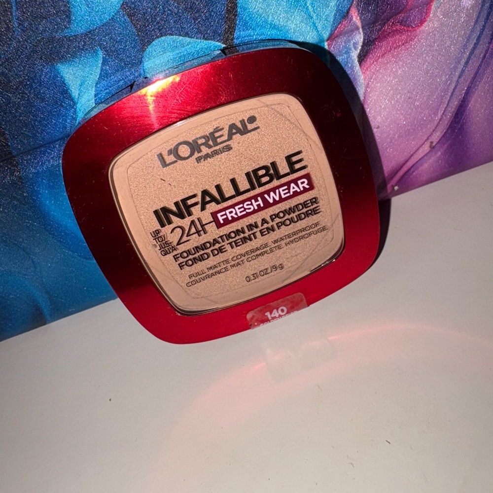 L'Oreal Infallible 24H Fresh Wear Powder - Red Compact
